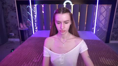 snow_whiteeex online show from May 16, 6:32 am