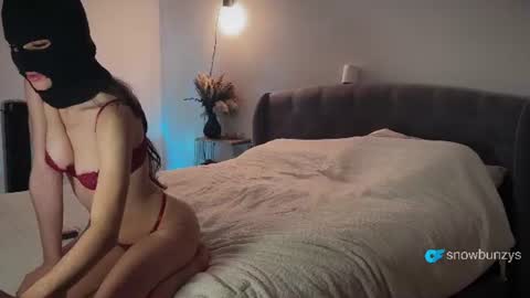 Zoe and Travis online show from August 8, 12:31 am