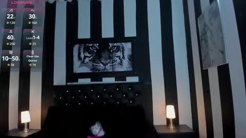 Snapshot of sobigcurvy44 chatting on October 9, 5:02 am leidy online show from October 9, 5:02 am