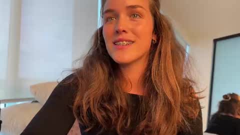 Snapshot of sofftrose chatting on October 4, 10:40 pm Julia online show from October 4, 10:40 pm