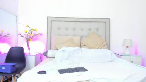 sofhyalove online show from May 21, 8:48 pm