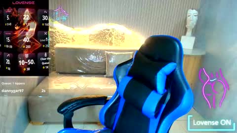 sofi_r_ online show from February 8, 1:36 pm