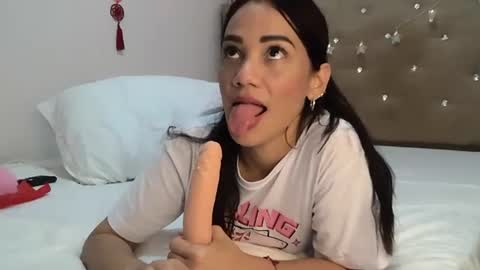Snapshot of sofia8428 chatting on October 9, 1:38 pm sofia8428 online show from October 9, 1:38 pm