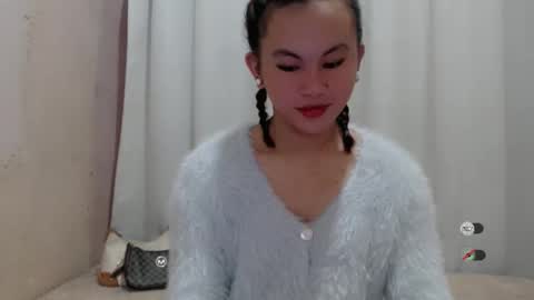 sofia_sweetheart18 online show from April 12, 12:25 am
