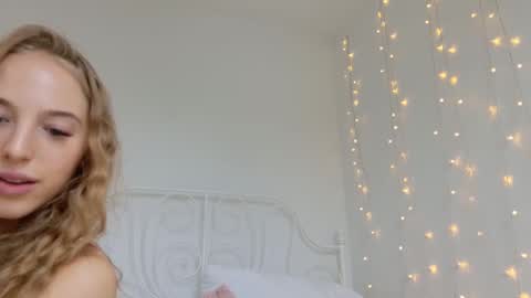 Snapshot of sofiaaaxoxoxo chatting on September 22, 7:23 am Sofia online show from September 22, 7:23 am