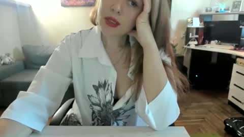 Snapshot of sofiabells chatting on September 10, 10:05 am SofiaBells online show from September 10, 10:05 am