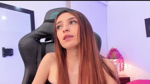 Snapshot of sofiarouge_ chatting on September 23, 8:15 pm Sofia Help me reach 5K followers online show from September 23, 8:15 pm