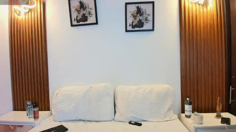   online show from April 4, 9:27 am