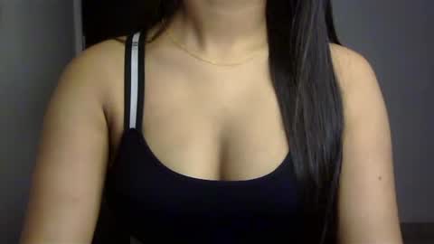 Snapshot of sofie_diva chatting on February 9, 5:11 pm divya online show from February 9, 5:11 pm