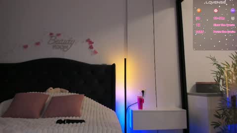 Sofie online show from April 7, 5:37 pm