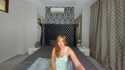 Snapshot of sofii_darling chatting on October 6, 4:36 pm sofii_darling online show from October 6, 4:36 pm