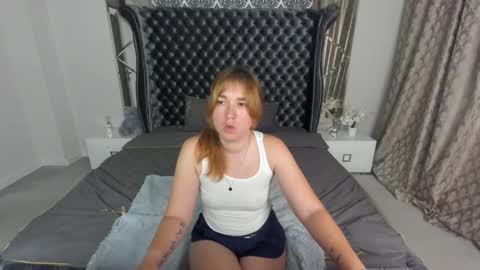 Snapshot of sofii_darling chatting on October 12, 4:32 pm sofii_darling online show from October 12, 4:32 pm