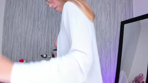 Snapshot of sofiii_03 chatting on September 14, 1:30 am SOFIA online show from September 14, 1:30 am