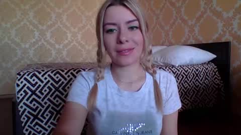 softy_aura online show from May 28, 1:42 pm