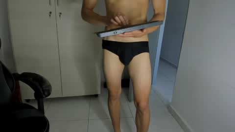 sola_enzo online show from May 19, 6:37 pm