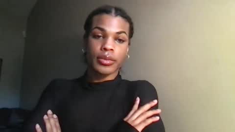 SolaceEve online show from November 14, 7:27 pm