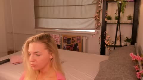 Nana online show from May 26, 2:01 pm