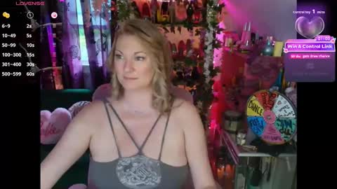 solesticia online show from May 21, 11:00 pm