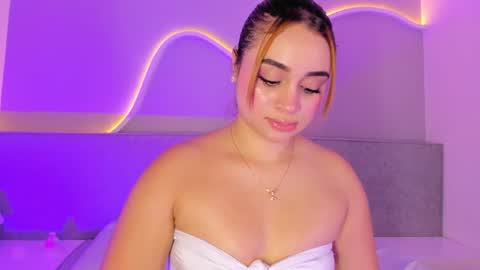 Sophia online show from August 4, 7:43 pm