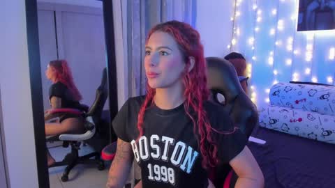 Snapshot of sophi_01 chatting on December 26, 7:24 am sophie online show from December 26, 7:24 am