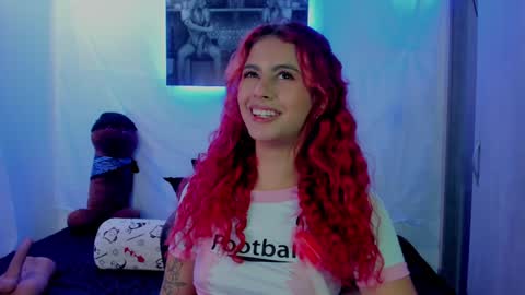Snapshot of sophi_01 chatting on December 14, 8:45 am sophie online show from December 14, 8:45 am