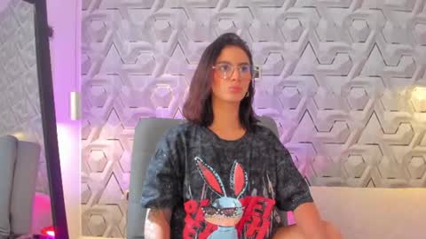 sophie online show from July 6, 3:03 pm