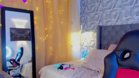 Snapshot of sophi_01 chatting on September 11, 9:38 pm sophie online show from September 11, 9:38 pm