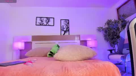 sophia_duarte_ online show from July 6, 3:03 pm