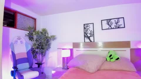 sophia_duarte_ online show from May 25, 11:49 am