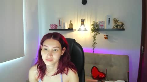 sophia_miller4 online show from April 12, 4:22 pm