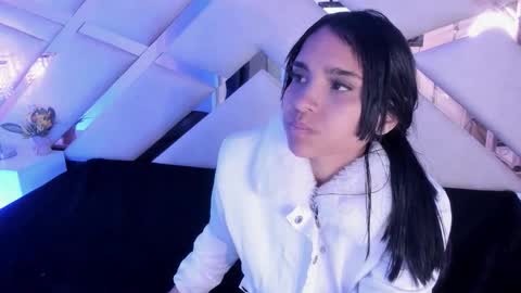 Sophia Paris online show from December 5, 3:39 am