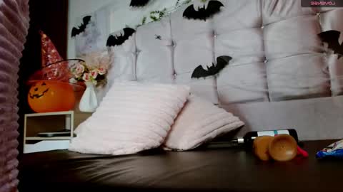 Snapshot of sophiaalee chatting on October 17, 12:36 am SophiaLee online show from October 17, 12:36 am
