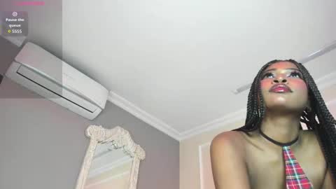 Snapshot of sophiabloss chatting on October 4, 4:43 am Sophie online show from October 4, 4:43 am
