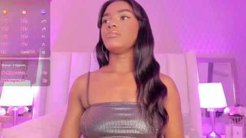 Snapshot of sophiasmiths_ chatting on February 18, 10:14 pm SophiaSmiths online show from February 18, 10:14 pm