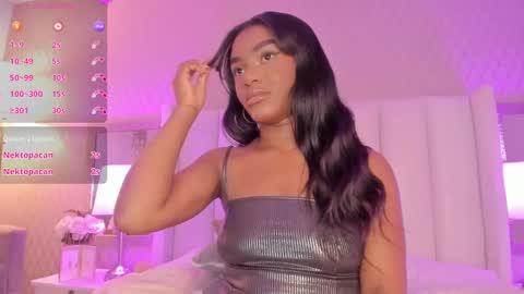 Snapshot of sophiasmiths_ chatting on February 19, 1:18 am SophiaSmiths online show from February 19, 1:18 am