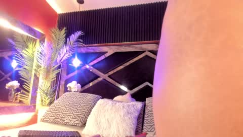 Snapshot of sophiasmiths_ chatting on February 27, 8:31 pm SophiaSmiths online show from February 27, 8:31 pm