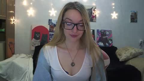 Snapshot of sophiasonata chatting on September 25, 9:44 pm SophiaSonata online show from September 25, 9:44 pm