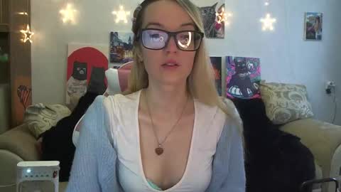 Snapshot of sophiasonata chatting on October 21, 11:15 am SophiaSonata online show from October 21, 11:15 am