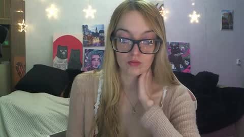 SophiaSonata online show from December 18, 9:32 pm