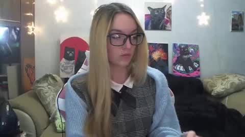 Snapshot of sophiasonata chatting on October 4, 9:45 pm SophiaSonata online show from October 4, 9:45 pm