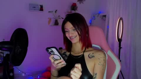 Snapshot of sophie_dolly_ chatting on December 30, 4:18 pm sophie doll online show from December 30, 4:18 pm
