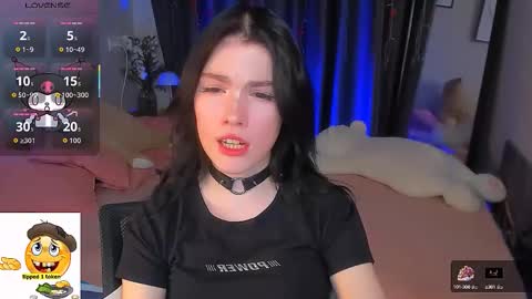 sophie_nomenal_ online show from October 6, 2:46 pm