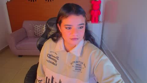Snapshot of sophie_t_ chatting on December 21, 11:11 am Sofia online show from December 21, 11:11 am