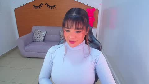 Snapshot of sophie_t_ chatting on February 14, 11:21 am Sofia online show from February 14, 11:21 am