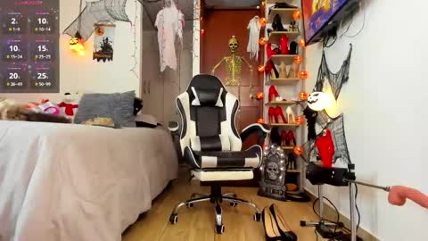 Snapshot of sophiebaker__ chatting on October 4, 3:37 am sophiebaker__ online show from October 4, 3:37 am
