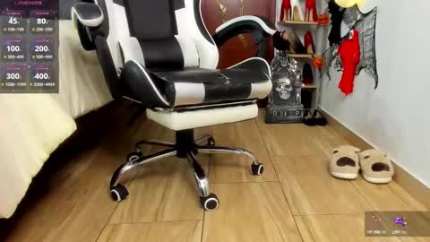 Snapshot of sophiebaker__ chatting on October 13, 12:23 am sophiebaker__ online show from October 13, 12:23 am