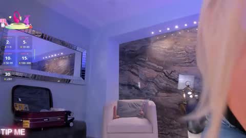 Snapshot of sophiebarnett_ chatting on September 23, 1:21 am Sophie online show from September 23, 1:21 am