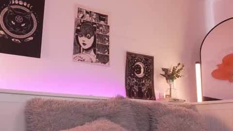 Snapshot of sophiee_art chatting on September 12, 6:43 pm Sophiee online show from September 12, 6:43 pm