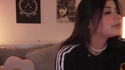 Snapshot of sophiee_art chatting on October 19, 2:05 am Sophiee online show from October 19, 2:05 am