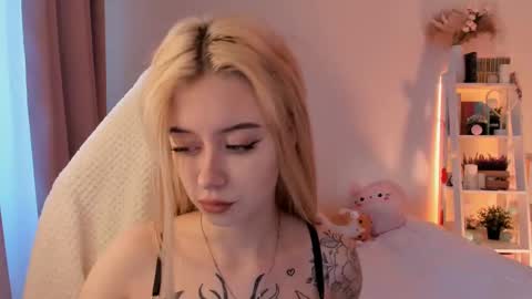 Sophie  online show from March 9, 5:44 am